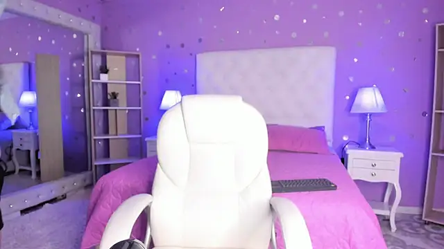 scarlette 15  online show from December 2, 2025, 2:12 am