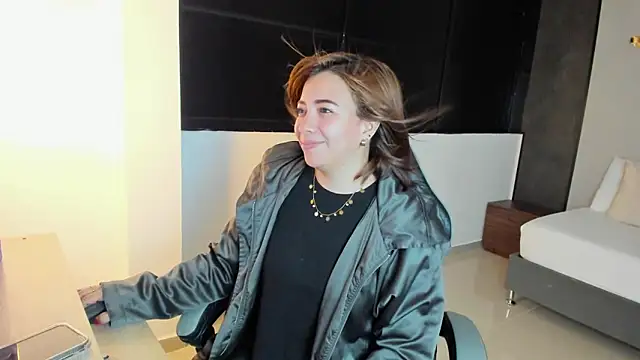 alma fenix online show from October 13, 2025, 12:29 pm