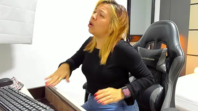 alma fenix online show from March 12, 2026, 12:42 pm