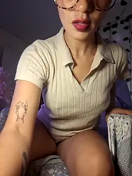 Snapshot of Riiley_ chatting on December 6, 2024, 3:13 am Riiley online show from December 6, 2024, 3:13 am
