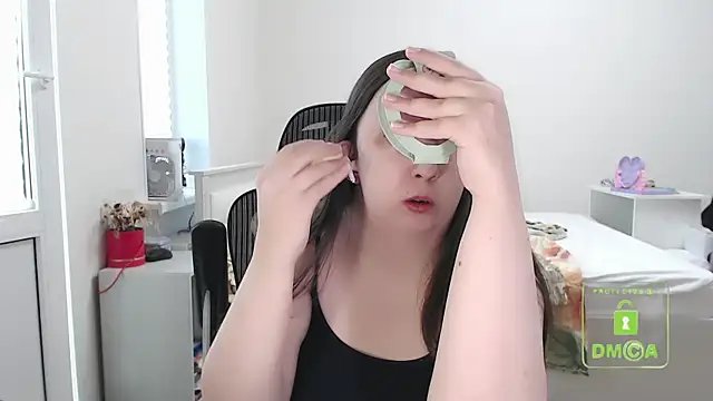 cute and hot online show from October 18, 2025, 9:55 am