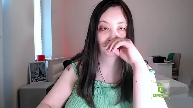 cute and hot online show from May 1, 2026, 5:07 pm