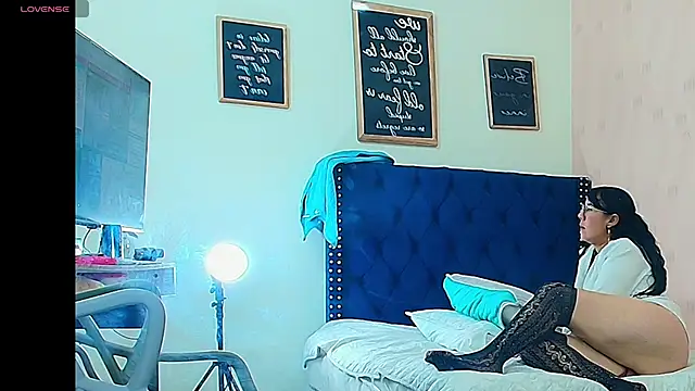 hotlatinateacher online show from February 17, 2025, 10:49 pm