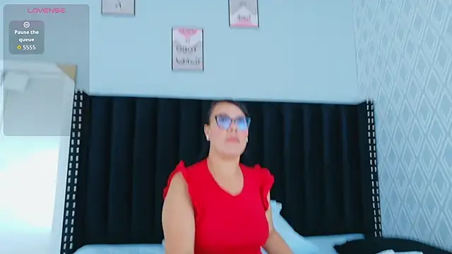 hotlatinateacher online show from April 23, 2026, 6:31 pm