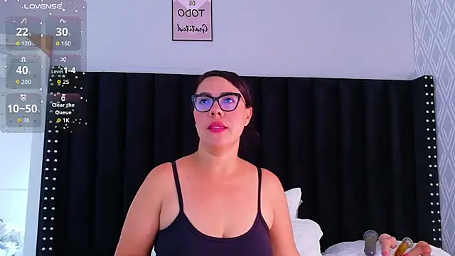 hotlatinateacher online show from April 5, 2026, 11:39 am