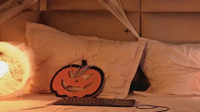 Snapshot of angelinepossy chatting on October 28, 2025, 9:47 pm angelinepossy online show from October 28, 2025, 9:47 pm