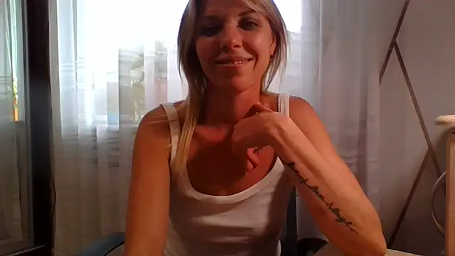 Snapshot of VelvetLove287 chatting on July 14, 2026, 1:50 pm VelvetLove287 online show from July 14, 2026, 1:50 pm