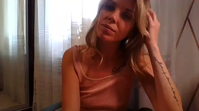 Snapshot of VelvetLove287 chatting on June 17, 2026, 10:36 am VelvetLove287 online show from June 17, 2026, 10:36 am
