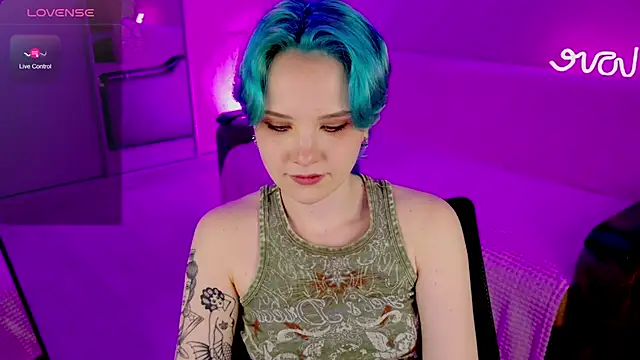 School Love online show from February 5, 2025, 4:14 pm