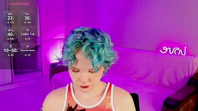 School Love online show from February 12, 2025, 1:06 pm