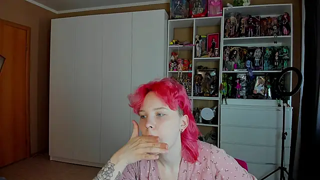 School Love online show from May 8, 2026, 7:23 am