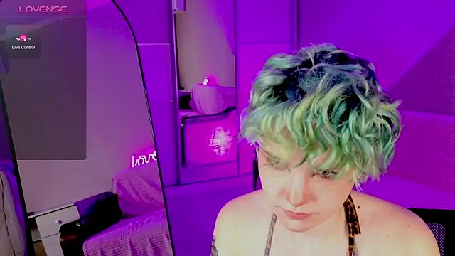 School Love online show from January 22, 2025, 1:11 pm