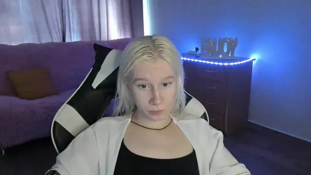 Snapshot of EnigmaSee chatting on June 29, 2026, 1:34 am EnigmaSee online show from June 29, 2026, 1:34 am