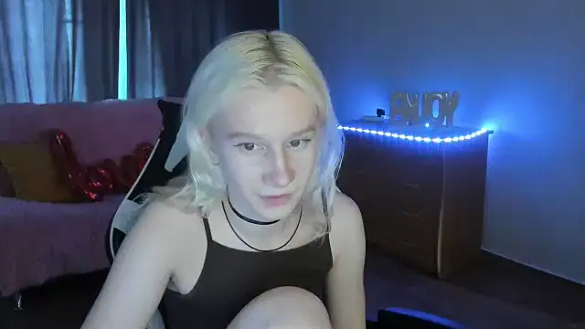 Snapshot of EnigmaSee chatting on July 1, 2026, 12:16 pm EnigmaSee online show from July 1, 2026, 12:16 pm