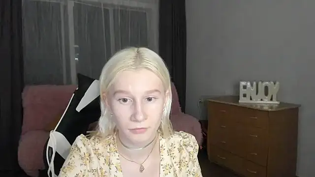 Snapshot of EnigmaSee chatting on August 1, 2026, 7:34 pm EnigmaSee online show from August 1, 2026, 7:34 pm