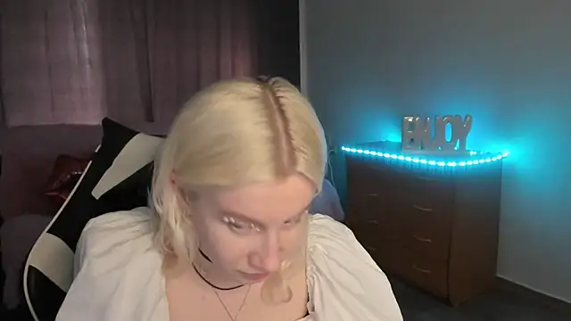 Snapshot of EnigmaSee chatting on July 12, 2026, 1:17 am EnigmaSee online show from July 12, 2026, 1:17 am