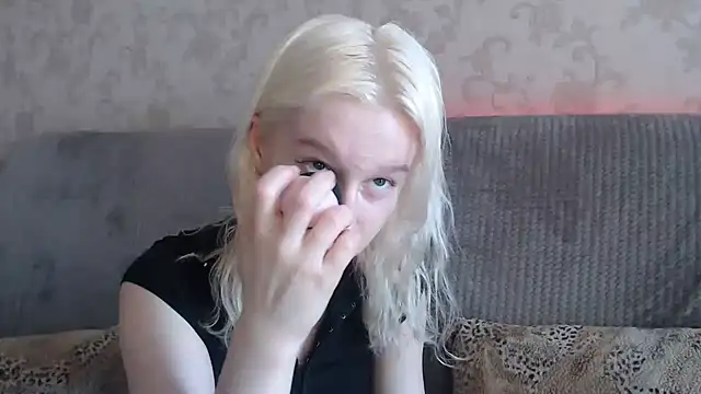 Snapshot of EnigmaSee chatting on July 25, 2026, 9:17 am EnigmaSee online show from July 25, 2026, 9:17 am