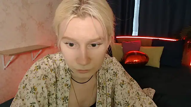 Snapshot of EnigmaSee chatting on July 15, 2026, 9:05 am EnigmaSee online show from July 15, 2026, 9:05 am