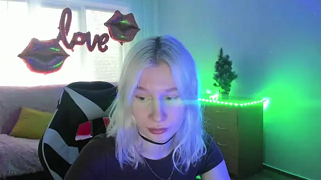 Snapshot of EnigmaSee chatting on March 14, 2026, 9:48 am EnigmaSee online show from March 14, 2026, 9:48 am