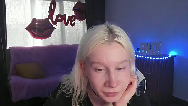 Snapshot of EnigmaSee chatting on May 20, 2026, 10:01 am EnigmaSee online show from May 20, 2026, 10:01 am