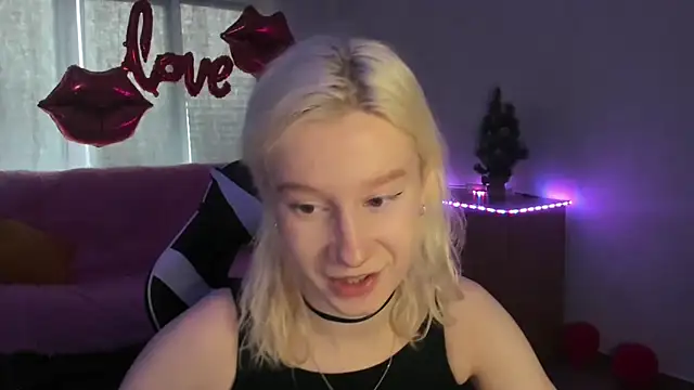 Snapshot of EnigmaSee chatting on March 16, 2026, 1:24 am EnigmaSee online show from March 16, 2026, 1:24 am