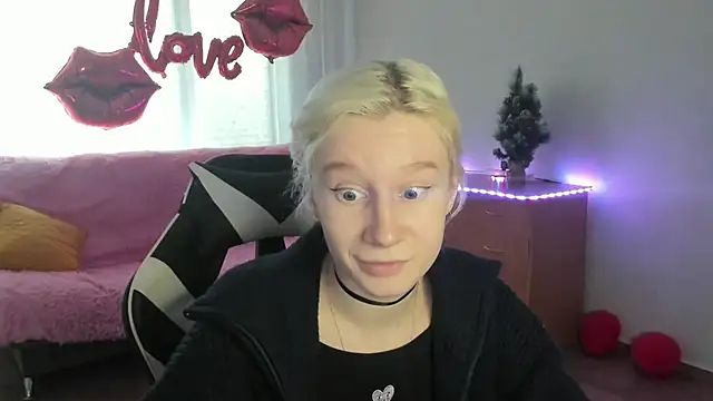 Snapshot of EnigmaSee chatting on March 16, 2026, 7:01 am EnigmaSee online show from March 16, 2026, 7:01 am