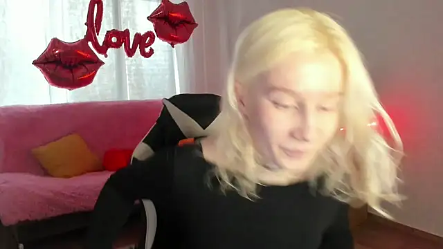 Snapshot of EnigmaSee chatting on March 18, 2026, 9:34 am EnigmaSee online show from March 18, 2026, 9:34 am