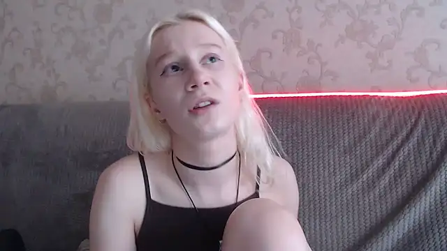 Snapshot of EnigmaSee chatting on July 7, 2026, 11:03 am EnigmaSee online show from July 7, 2026, 11:03 am