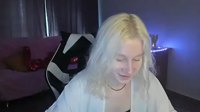 Snapshot of EnigmaSee chatting on June 27, 2026, 12:22 pm EnigmaSee online show from June 27, 2026, 12:22 pm