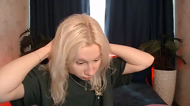 Snapshot of EnigmaSee chatting on June 18, 2026, 1:48 am EnigmaSee online show from June 18, 2026, 1:48 am