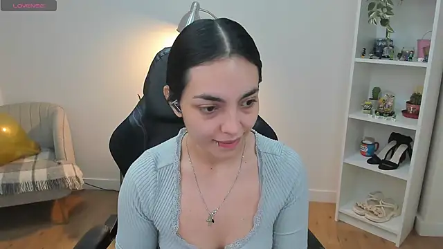 Snapshot of _BellaEvans_ chatting on March 12, 2026, 6:06 am BellaEvans online show from March 12, 2026, 6:06 am