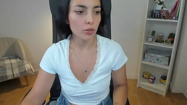 Snapshot of _BellaEvans_ chatting on July 28, 2026, 11:17 am BellaEvans online show from July 28, 2026, 11:17 am