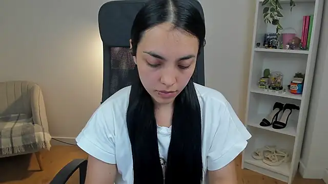  BellaEvans  online show from June 5, 2026, 4:50 am