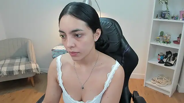 Snapshot of _BellaEvans_ chatting on February 25, 2026, 5:51 am BellaEvans online show from February 25, 2026, 5:51 am