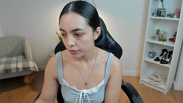 Snapshot of _BellaEvans_ chatting on February 13, 2026, 5:51 am BellaEvans online show from February 13, 2026, 5:51 am