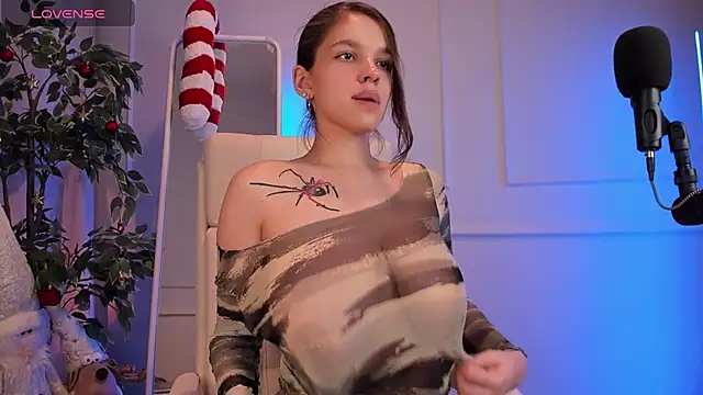 AdalynGlows online show from December 20, 2024, 2:48 pm
