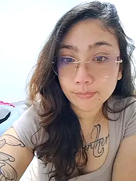 Mia Ruiz online show from December 17, 2025, 2:38 am