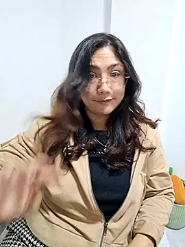 Mia Ruiz online show from November 4, 2025, 3:10 am