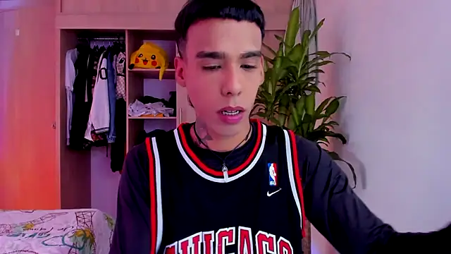 Snapshot of aldrinwhite chatting on November 24, 2025, 5:35 pm aldrinwhite online show from November 24, 2025, 5:35 pm