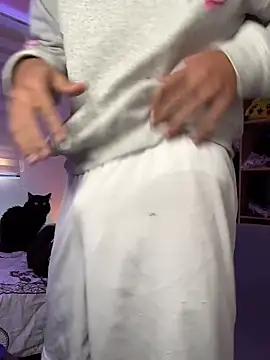 Snapshot of aldrinwhite chatting on November 21, 2025, 3:44 pm aldrinwhite online show from November 21, 2025, 3:44 pm