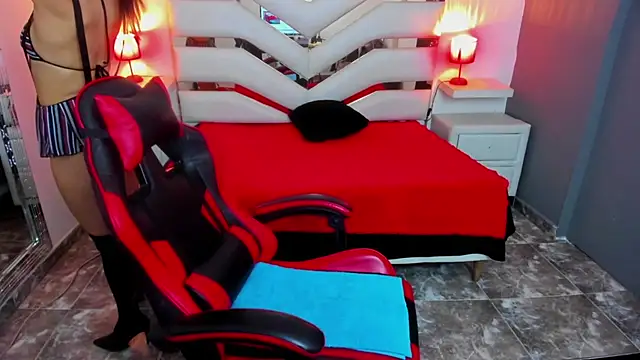 Snapshot of KateTompson_ chatting on November 13, 2025, 8:02 pm KateTompson online show from November 13, 2025, 8:02 pm