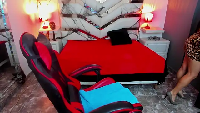 Snapshot of KateTompson_ chatting on October 28, 2025, 12:37 pm KateTompson online show from October 28, 2025, 12:37 pm