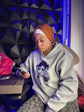 Melany Williams online show from December 4, 2025, 12:48 pm