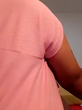 Snapshot of realsquirter chatting on November 7, 2025, 7:46 am realsquirter online show from November 7, 2025, 7:46 am