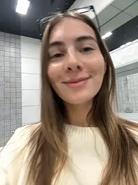 Snapshot of chloi_hes chatting on November 15, 2025, 2:10 pm chloi hes online show from November 15, 2025, 2:10 pm