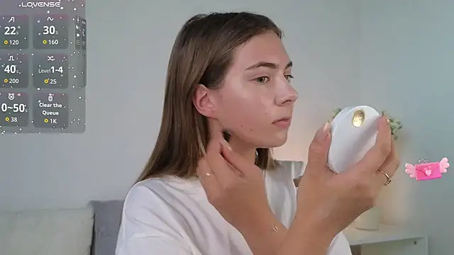 Snapshot of chloi_hes chatting on October 10, 2025, 9:10 am chloi hes online show from October 10, 2025, 9:10 am