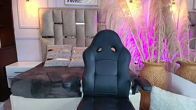 Emelie Ch1 online show from March 9, 2025, 12:53 pm