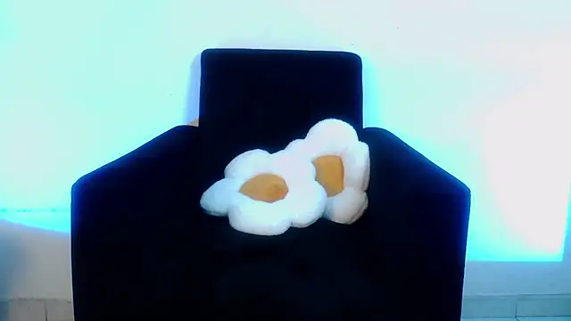 Zoe Benson online show from February 11, 2025, 3:51 pm
