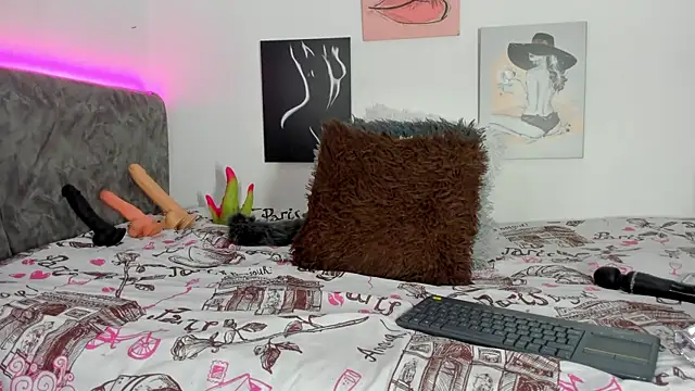 Snapshot of BarbieHotLaura chatting on November 28, 2025, 12:11 am BarbieHotLaura online show from November 28, 2025, 12:11 am