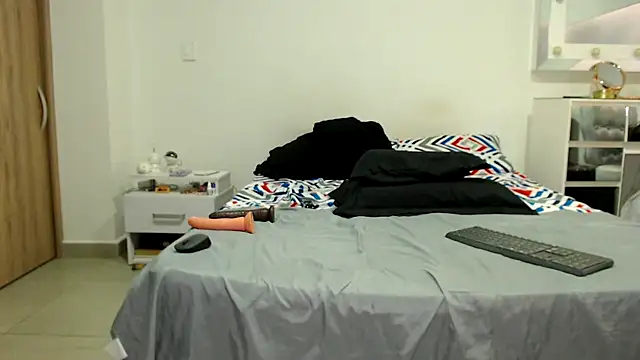 AnnieRoss69 online show from December 5, 2025, 7:12 pm